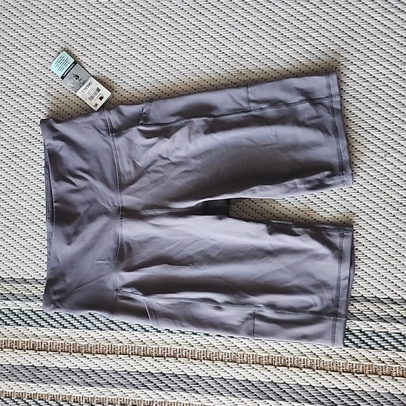 New High rise Pocket bike short - Picture 3 of 11